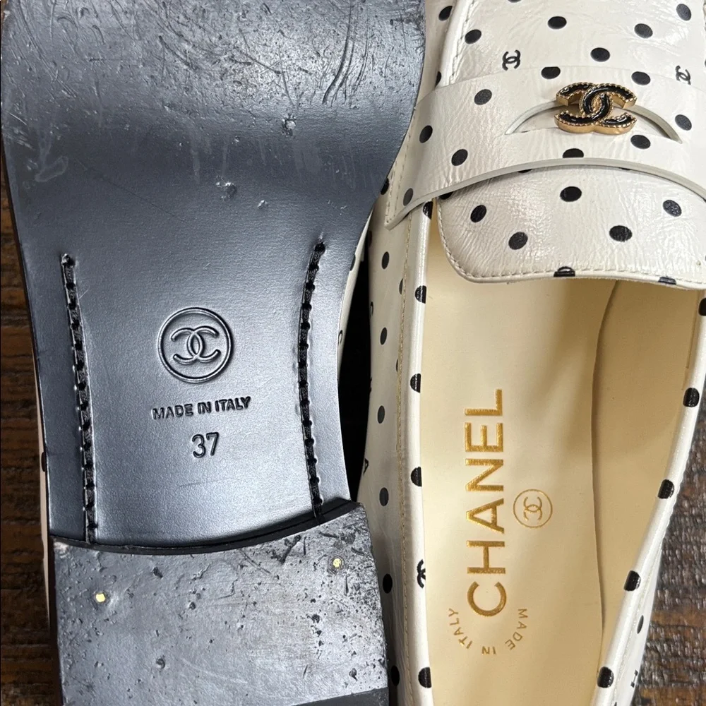 Chanel ICONIC White Polka Dot Women’s Loafers - Picture 5 of 6